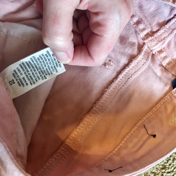AEO Blush Fray Hem Low rise denim shorts! - Picture 2 of 2